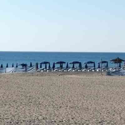 Photo de Plage paradisiaque + phare 