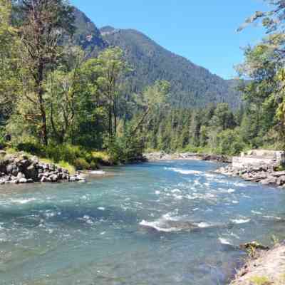 Photo de Rivière Elwha + camp rangers abandonné 