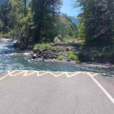 Photo de Rivière Elwha + camp rangers abandonné 