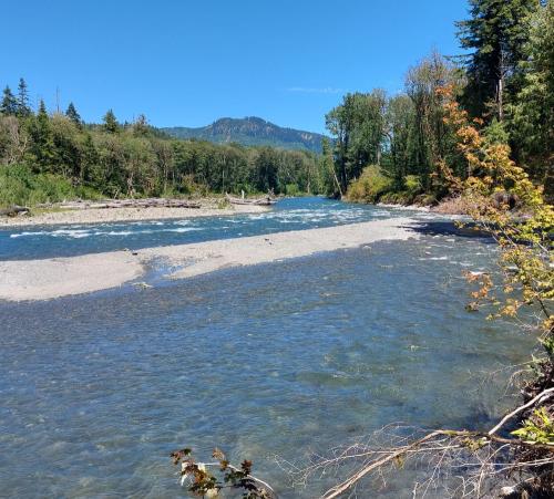 Photo de Rivière Elwha + camp rangers abandonné 